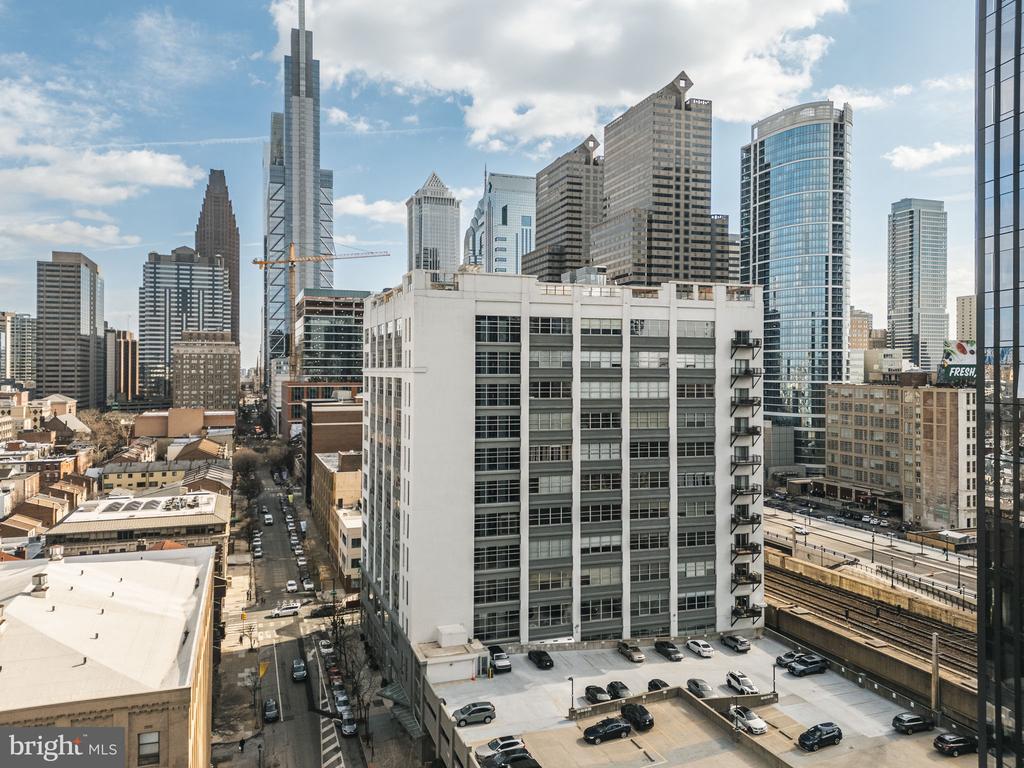 2200 ARCH STREET 28 1011