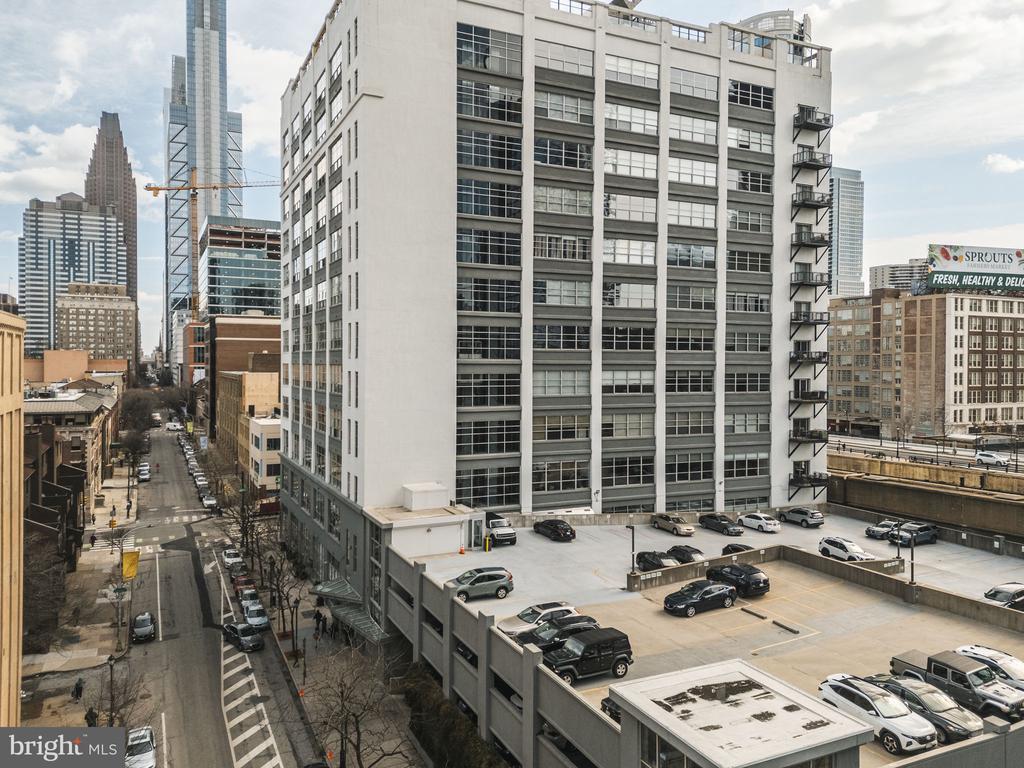 2200 ARCH STREET 28 1011
