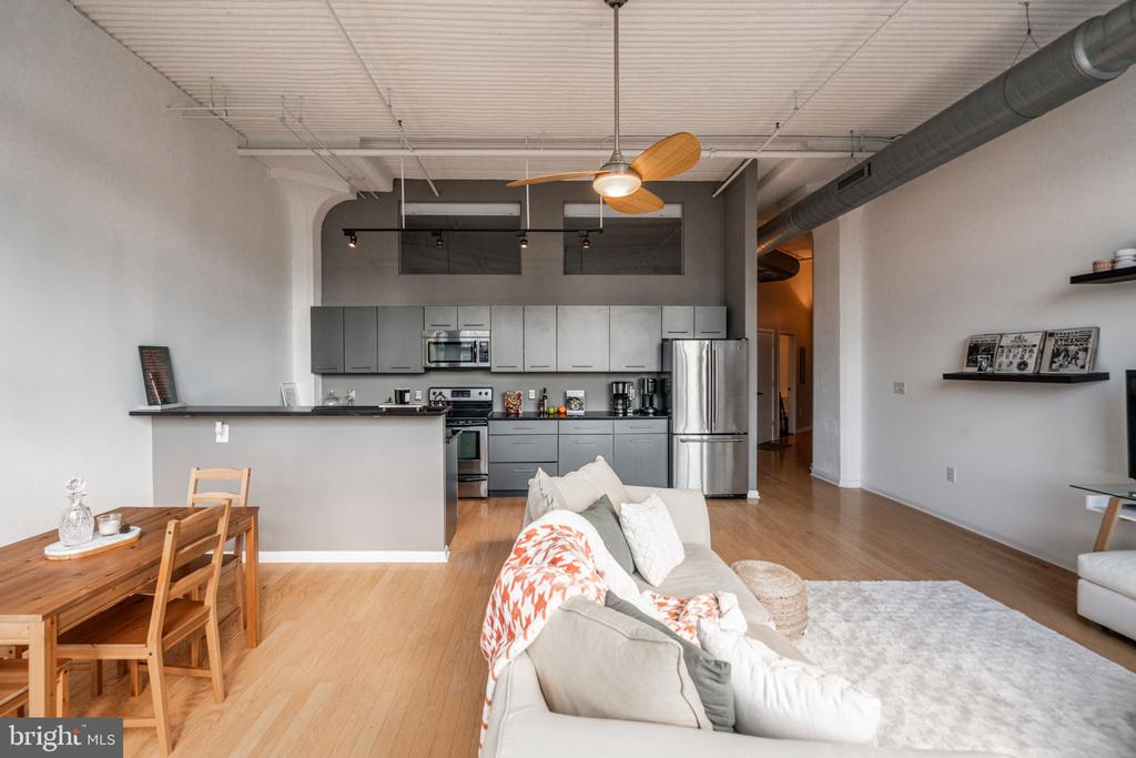 2200 ARCH STREET 28 1011