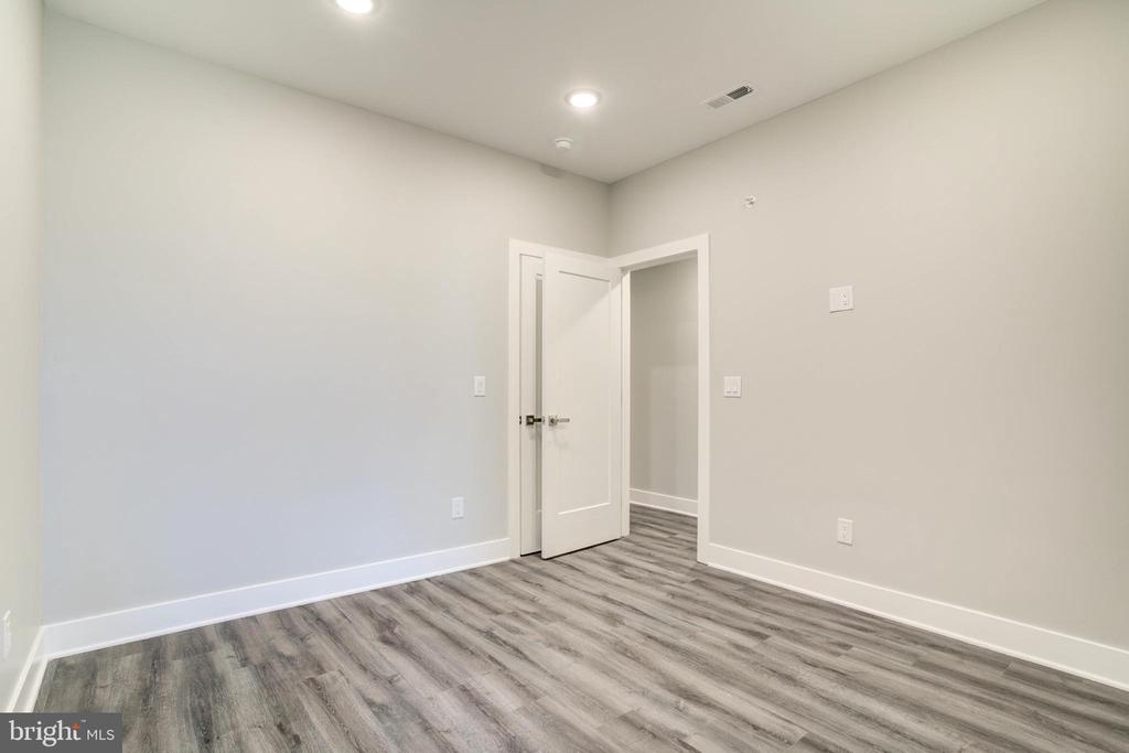 5005 WALNUT STREET