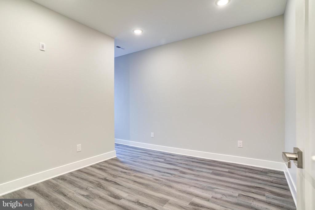 5005 WALNUT STREET
