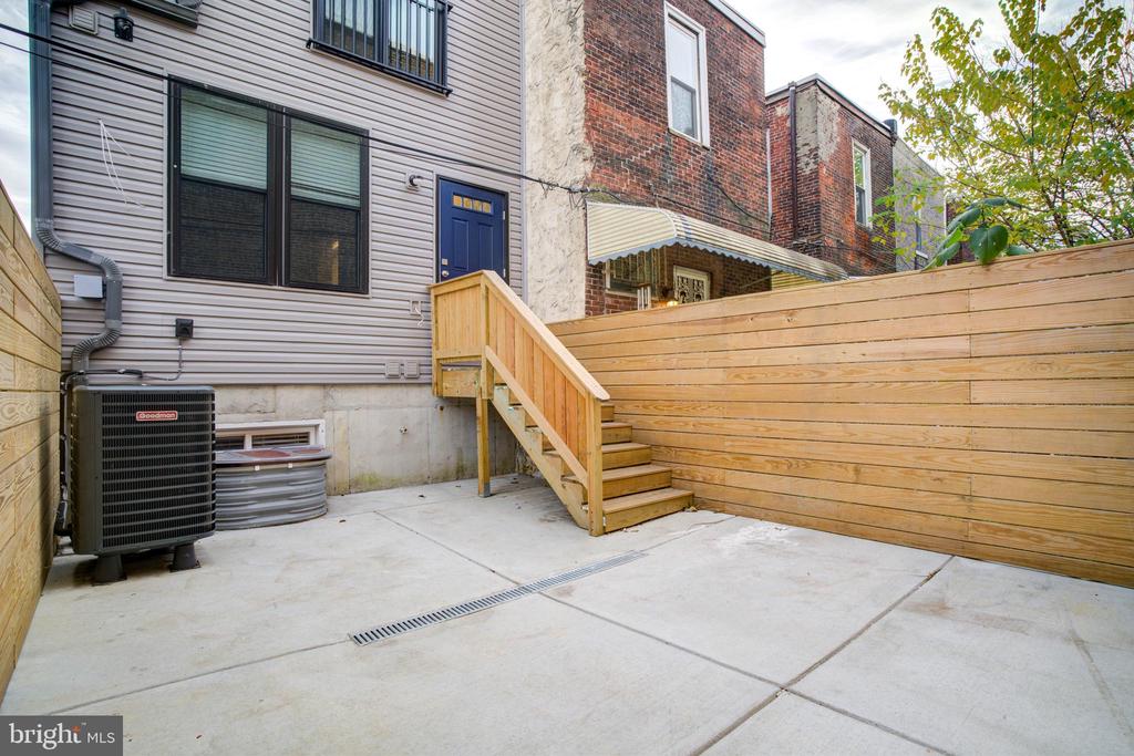 5005 WALNUT STREET