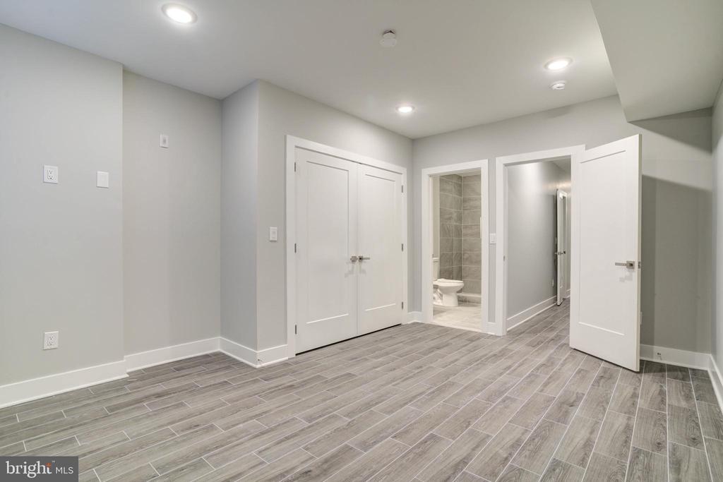 5005 WALNUT STREET