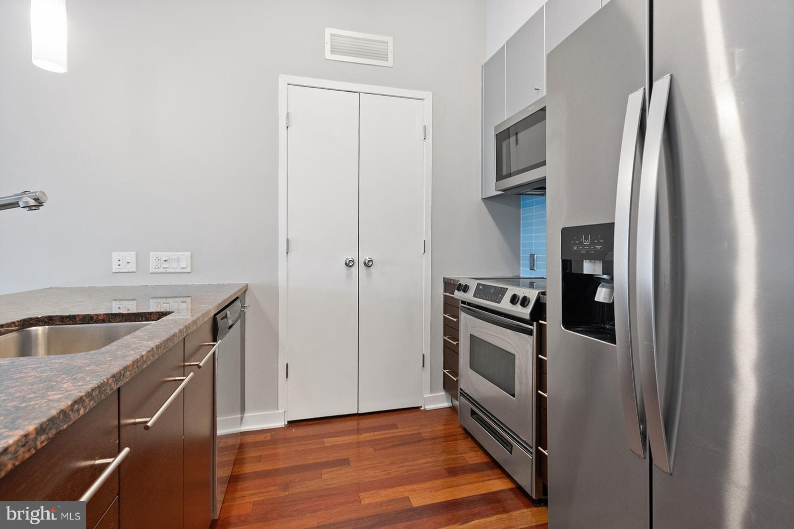 2101 MARKET STREET 305