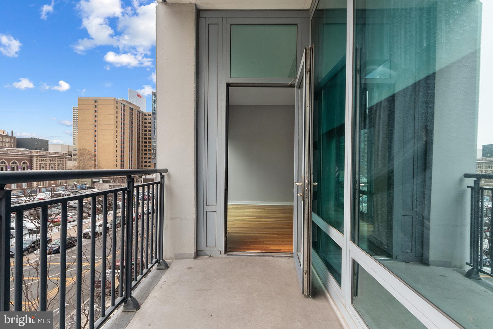 2101 MARKET STREET 305