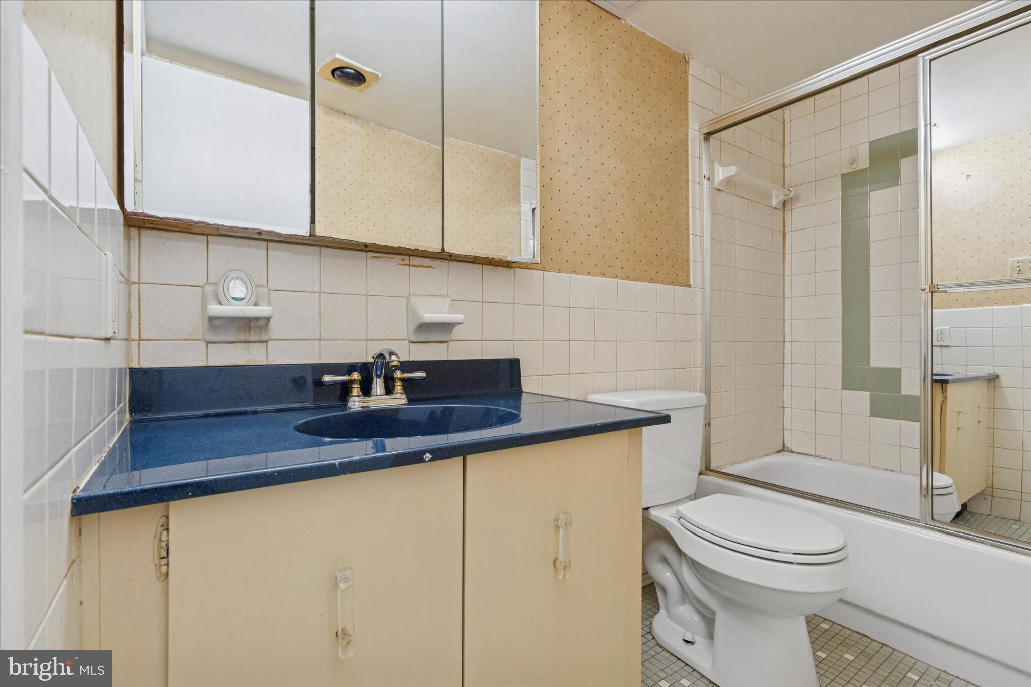 3204 DELAIRE LANDING ROAD 3204