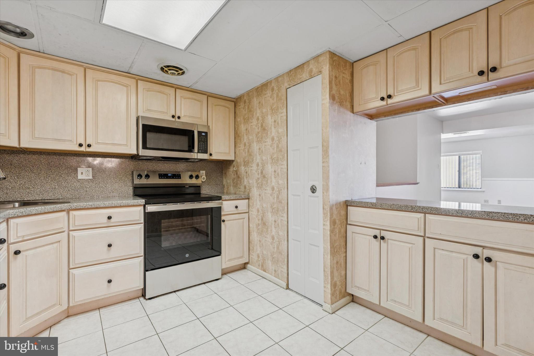 3204 DELAIRE LANDING ROAD 3204