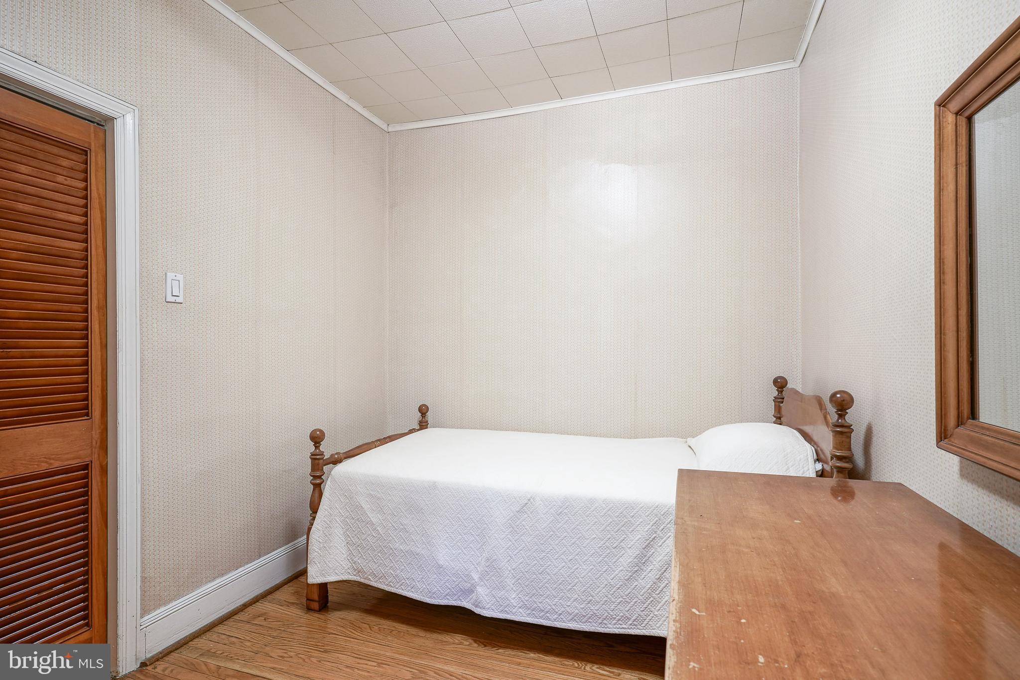 2522 S WARNOCK STREET