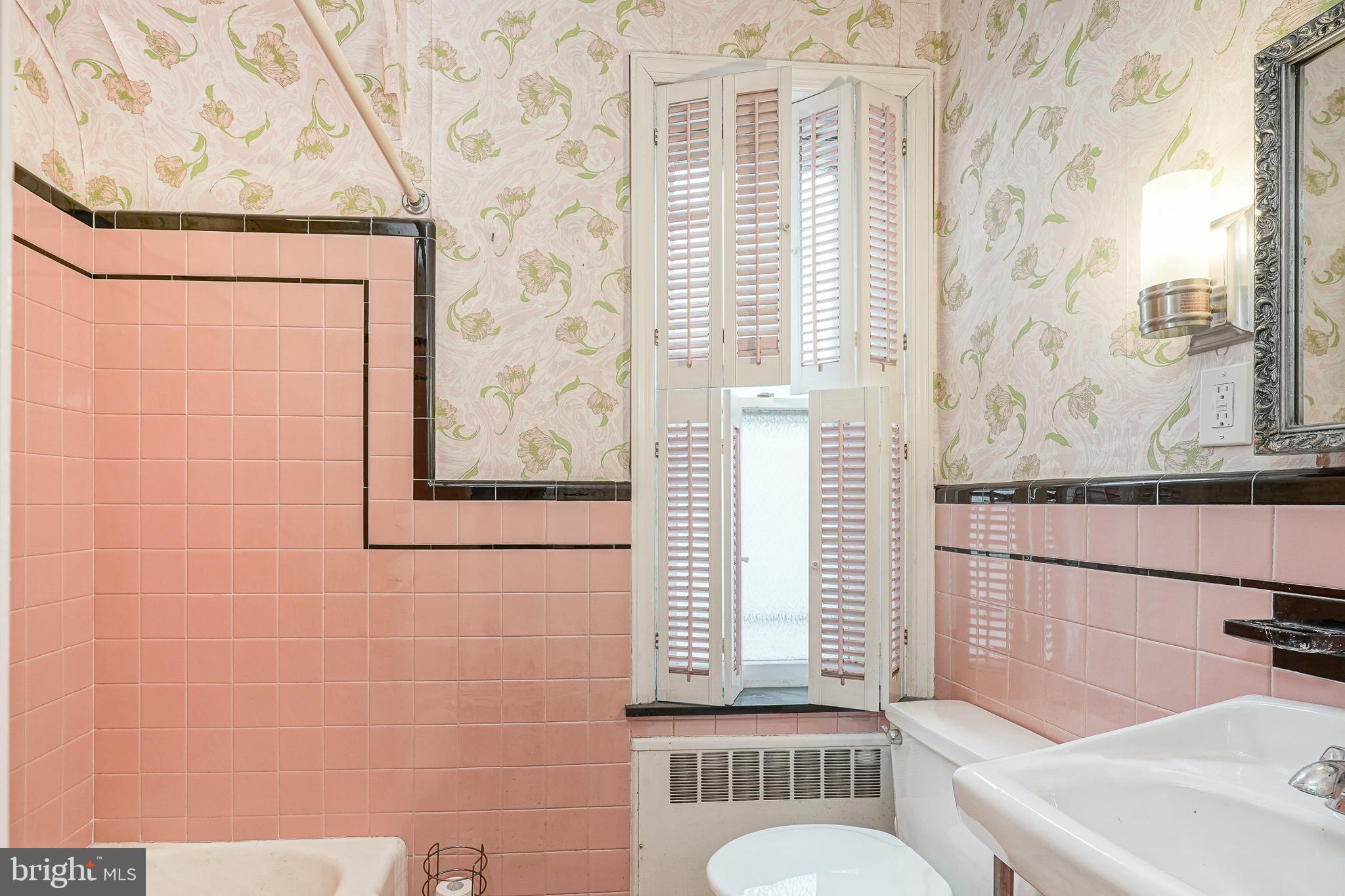 2522 S WARNOCK STREET