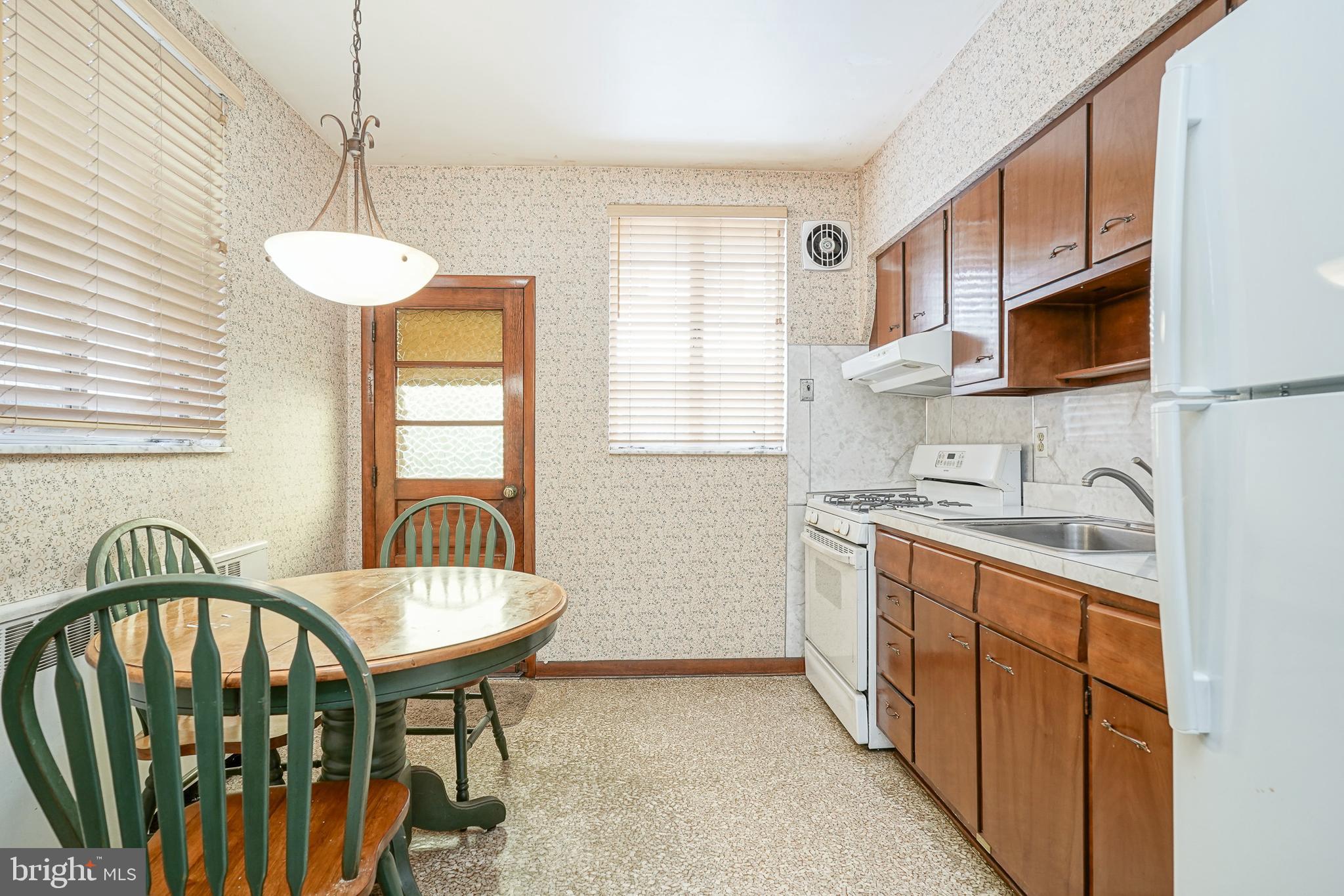 2522 S WARNOCK STREET