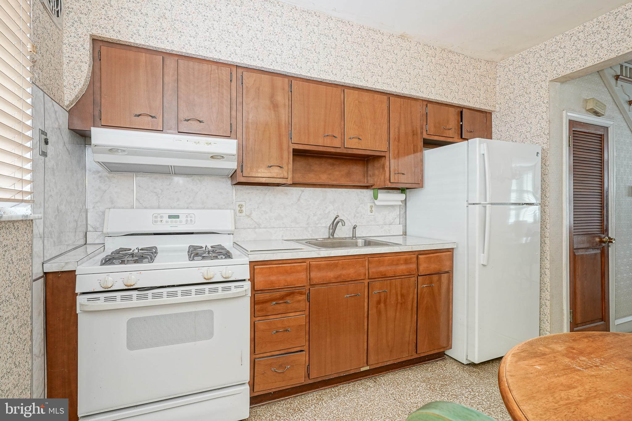 2522 S WARNOCK STREET