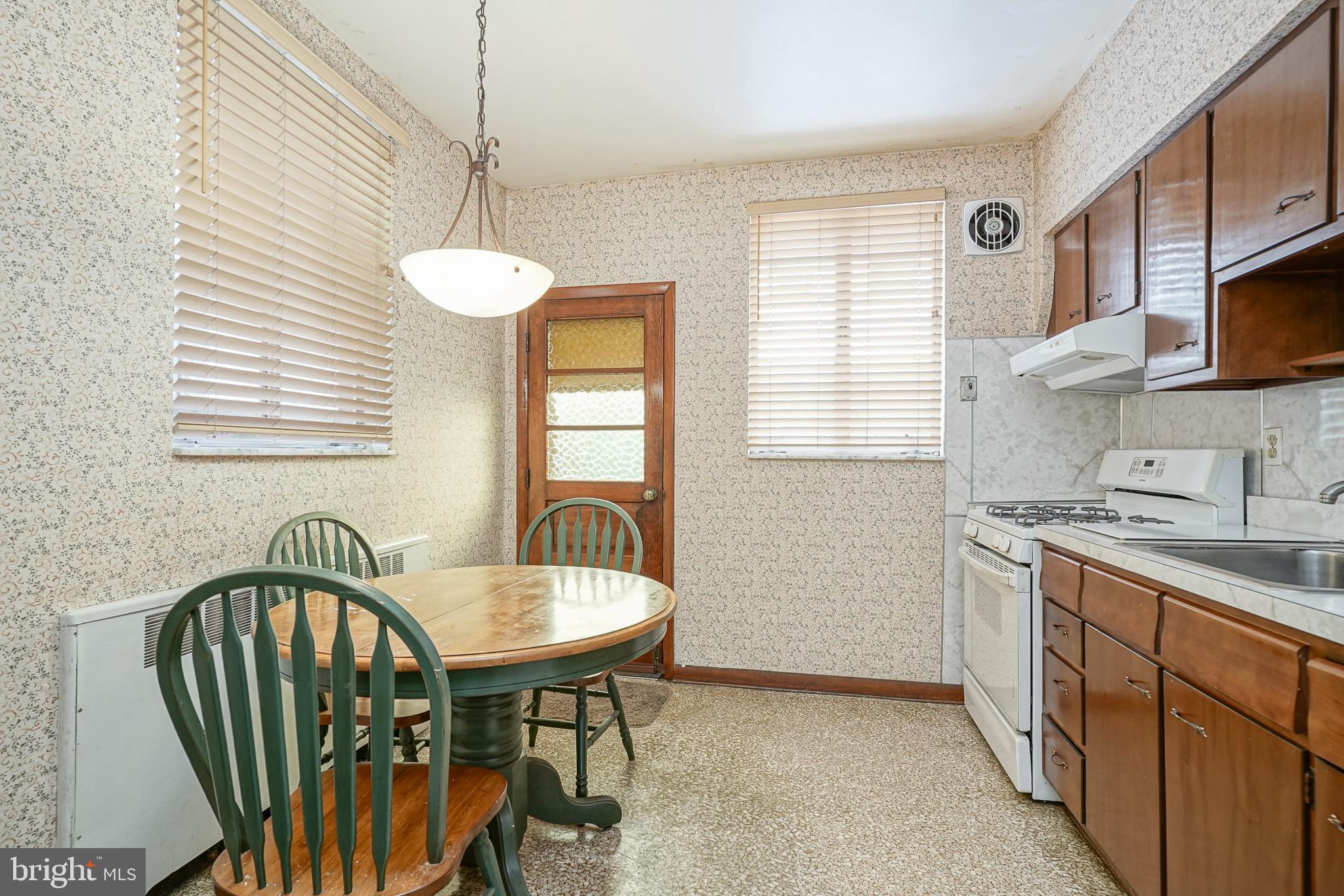 2522 S WARNOCK STREET