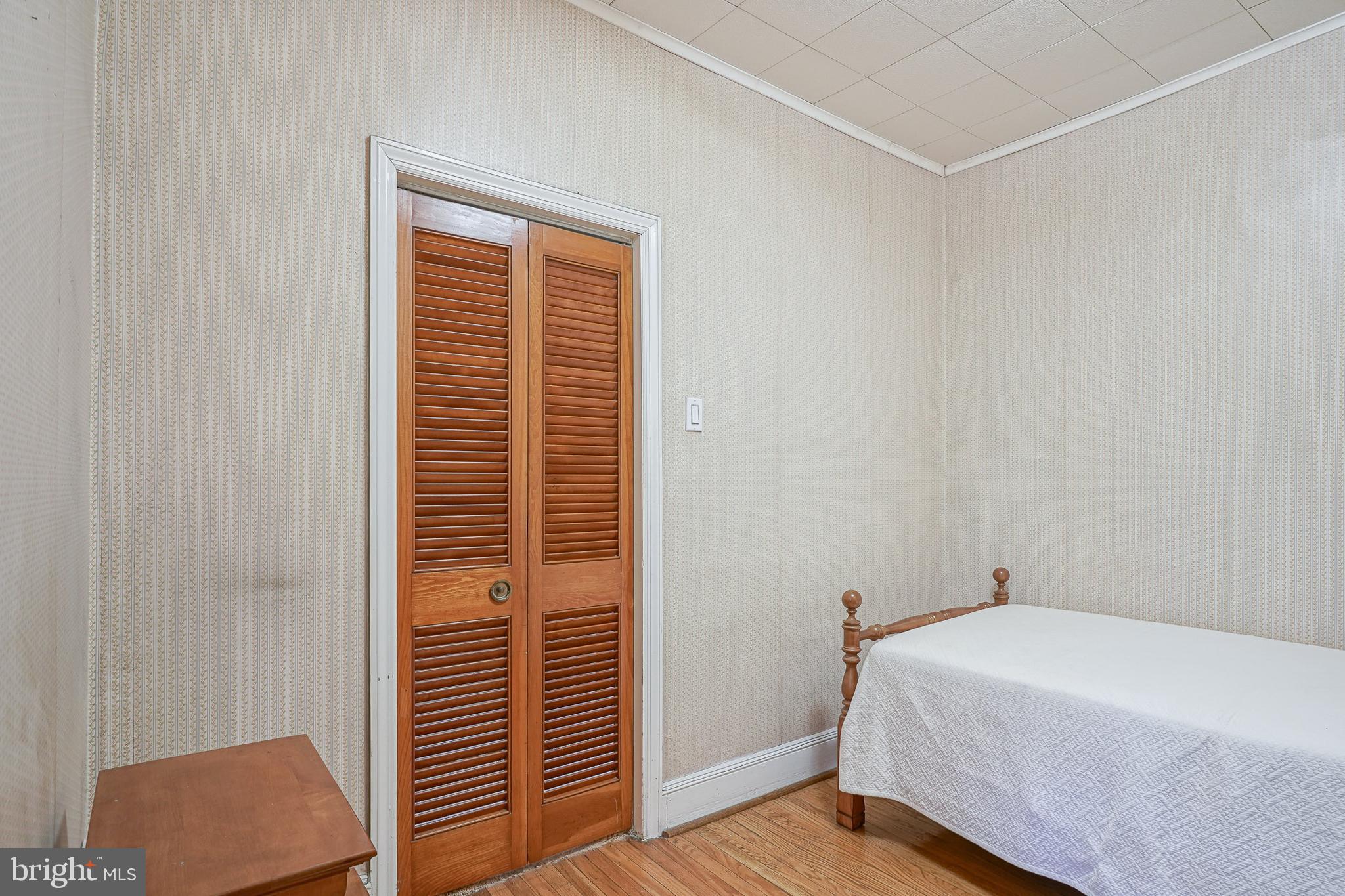 2522 S WARNOCK STREET