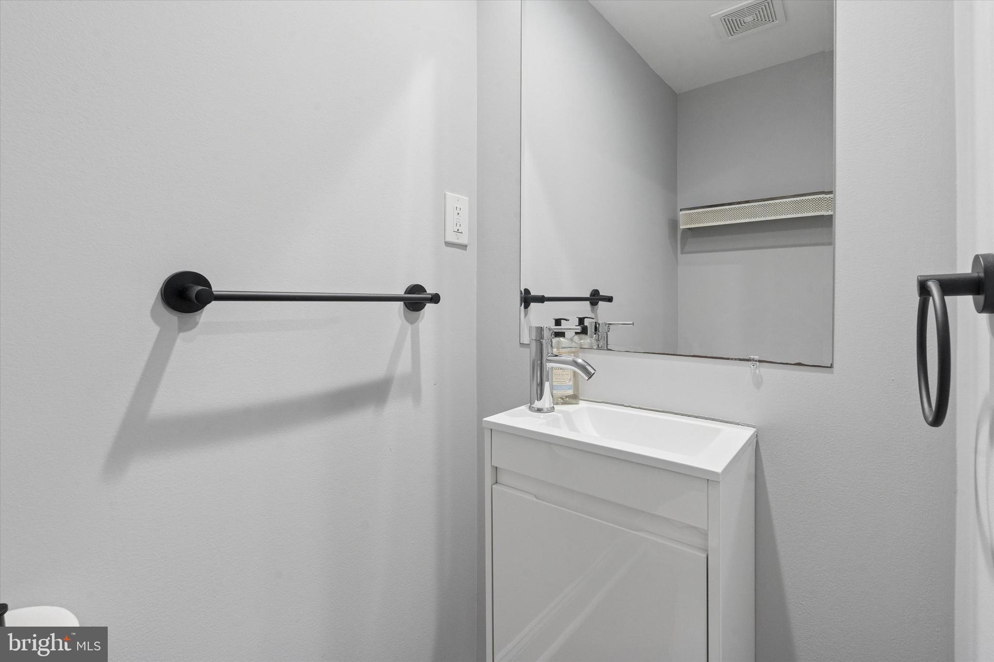 1623 N CORLIES STREET