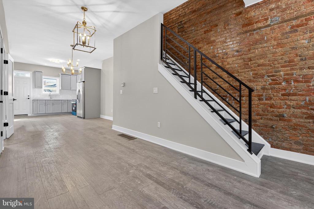 34 W SHARPNACK STREET