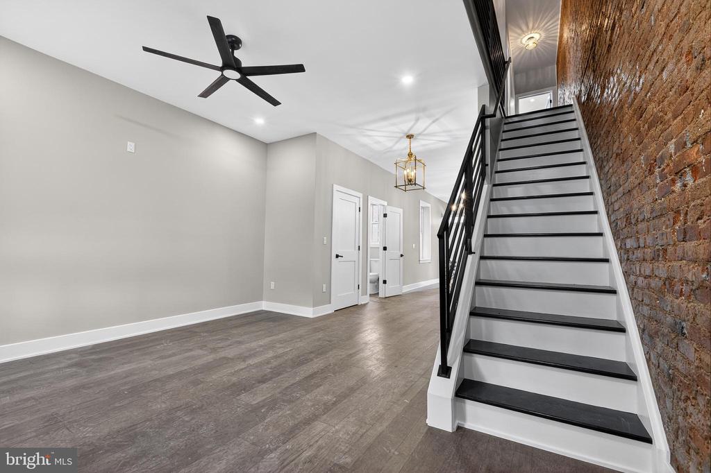 34 W SHARPNACK STREET