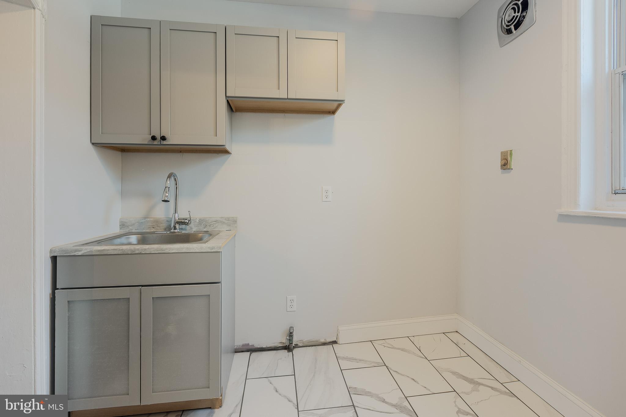 2661 N DOUGLAS STREET