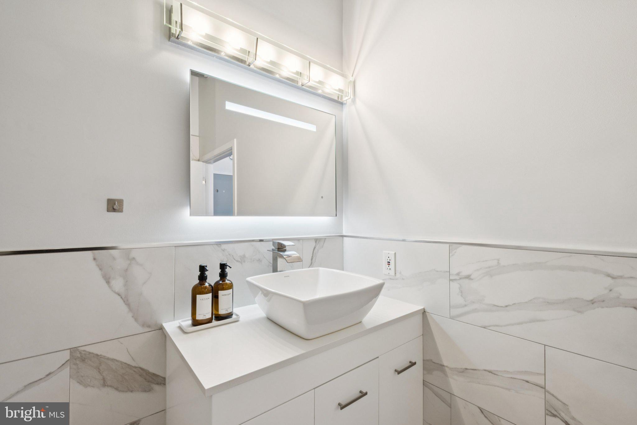 2200 ARCH STREET 902