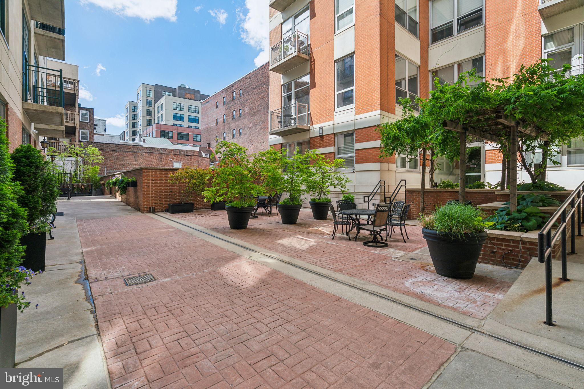 113 N BREAD STREET 3H2