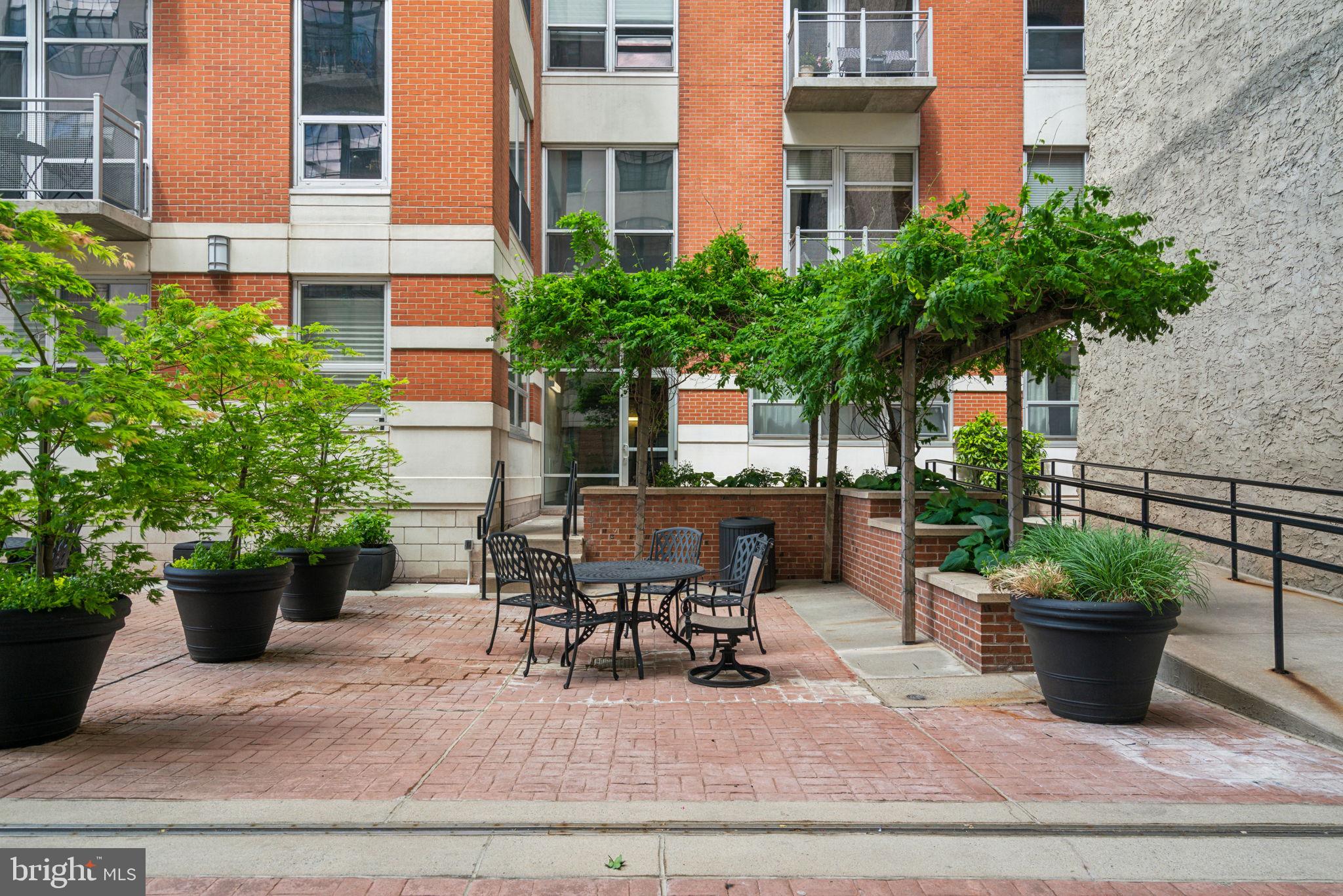 113 N BREAD STREET 3H2