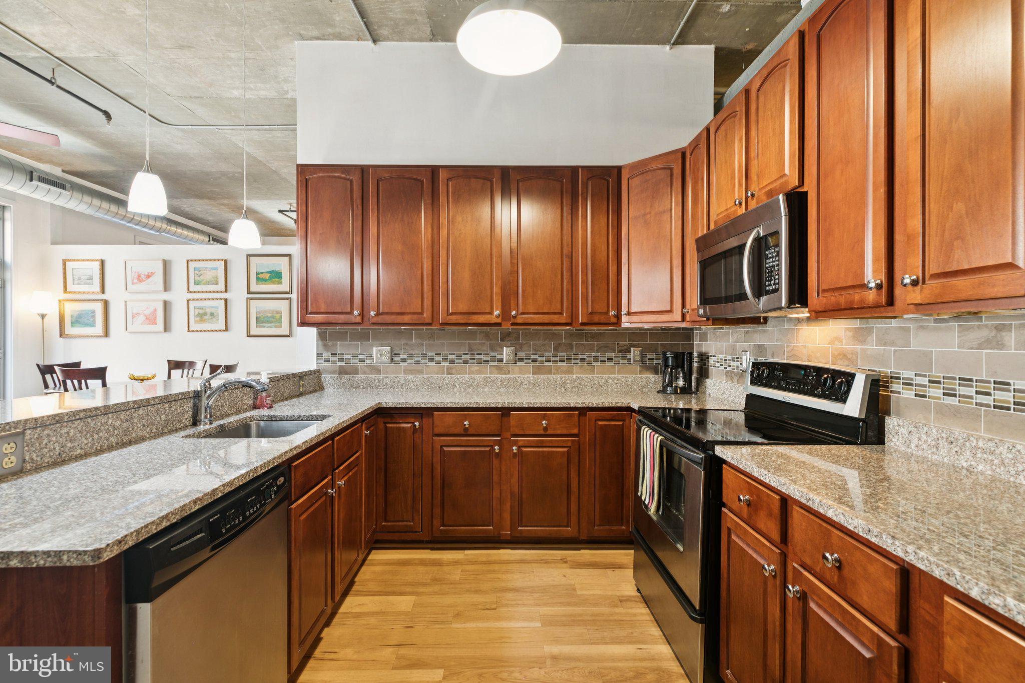 113 N BREAD STREET 3H2