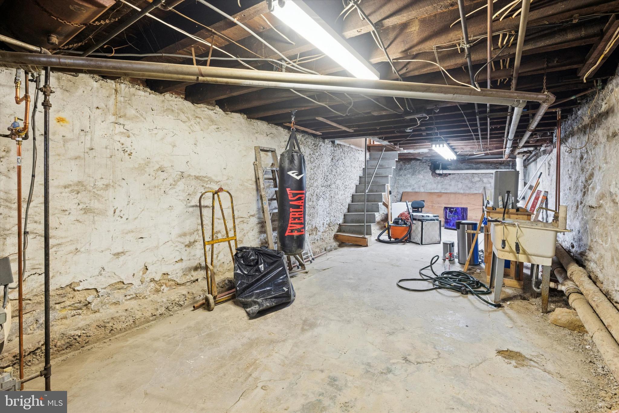 129 LEVERINGTON AVENUE