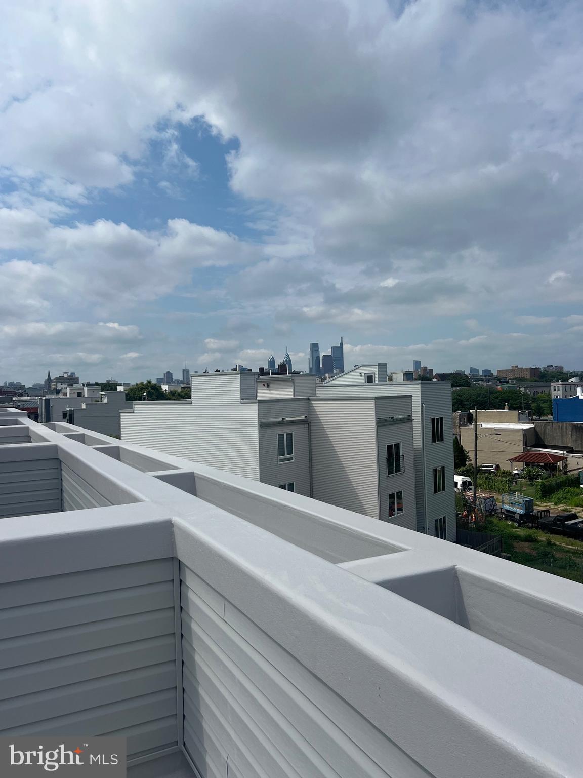 1939 N LEITHGOW STREET