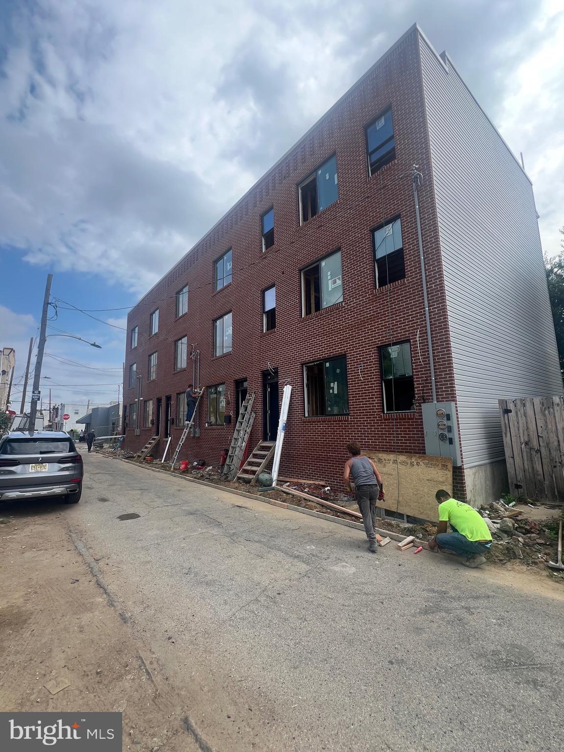 1939 N LEITHGOW STREET