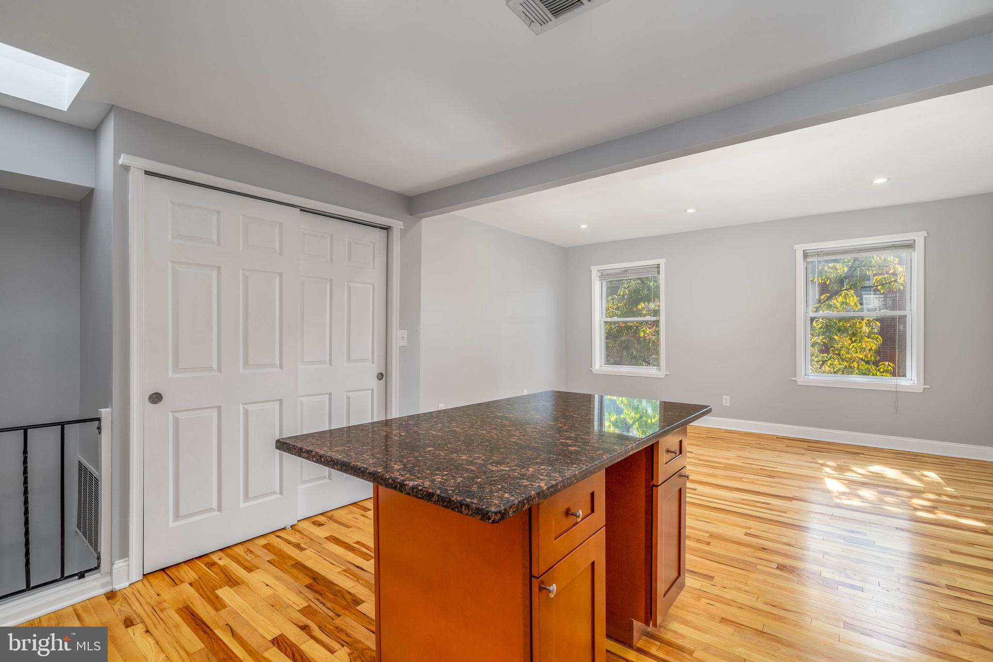 2225 MOUNT VERNON STREET 3