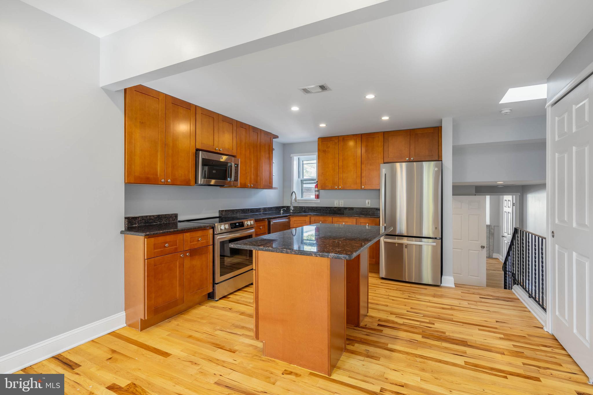 2225 MOUNT VERNON STREET 3