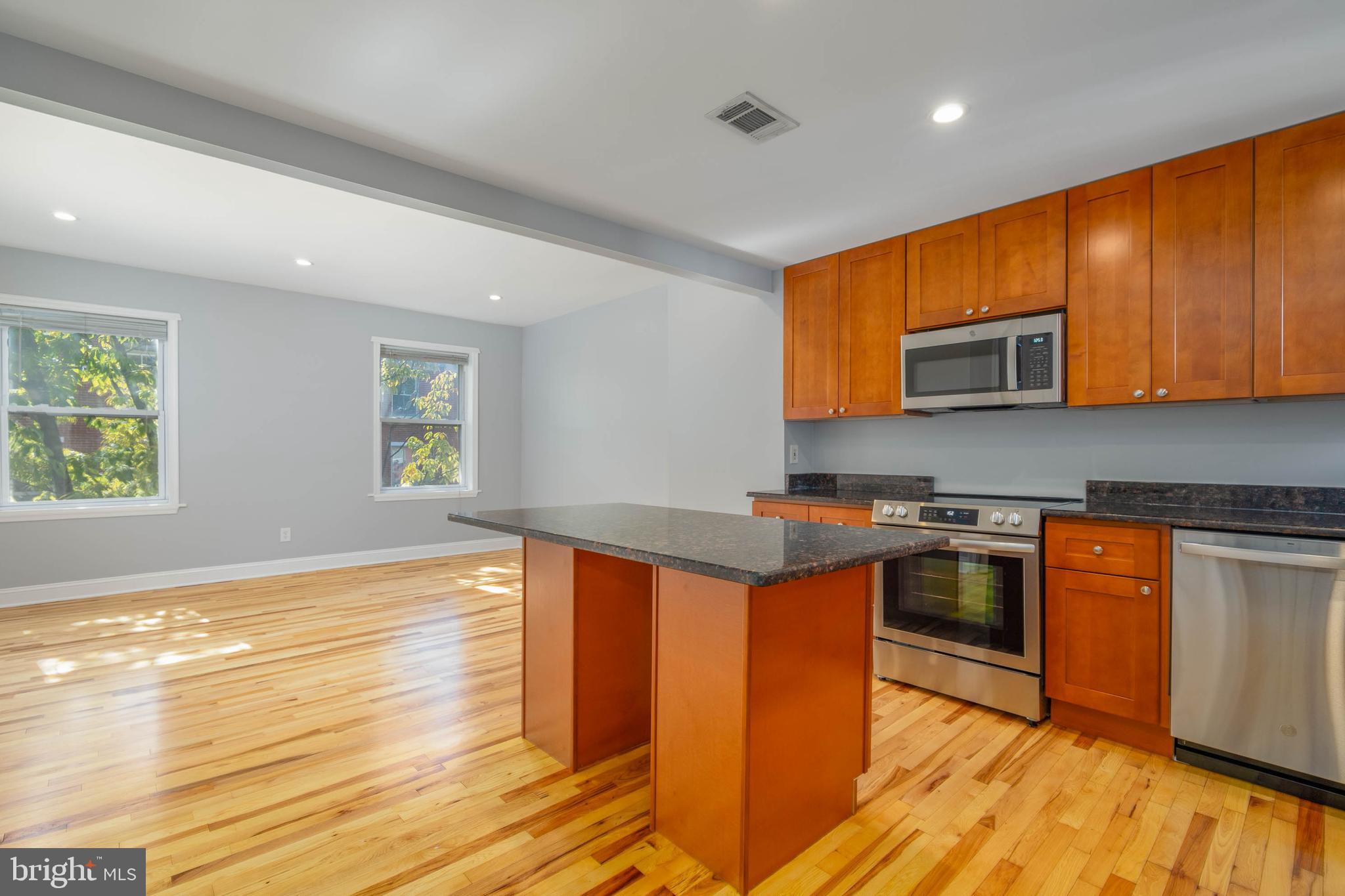 2225 MOUNT VERNON STREET 3