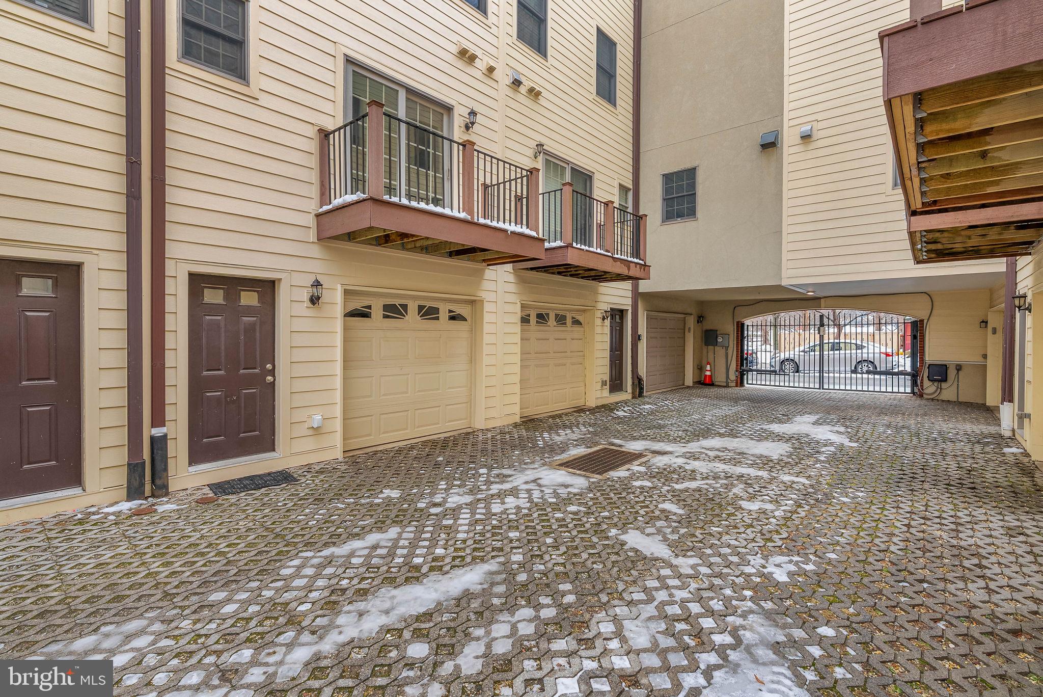 1004 N BODINE STREET