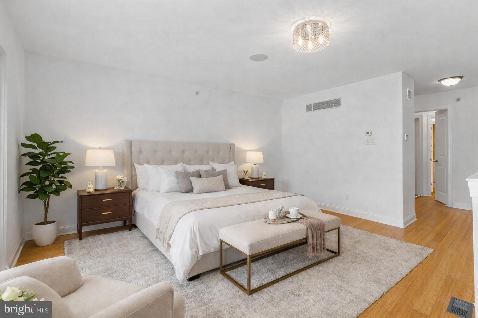 1004 N BODINE STREET