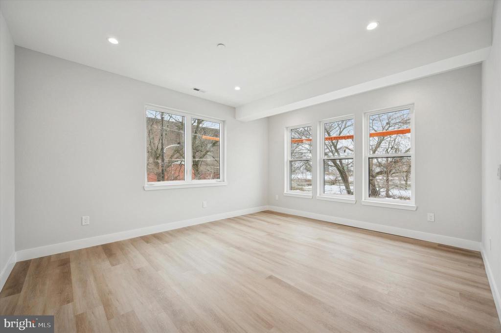 214 W CUMBERLAND STREET