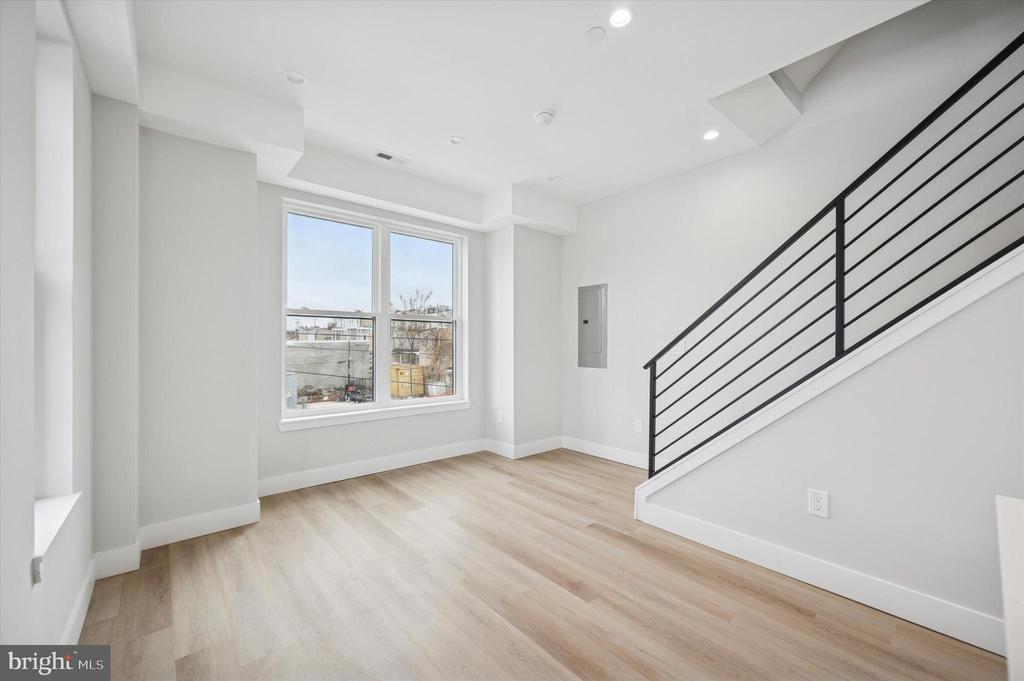214 W CUMBERLAND STREET
