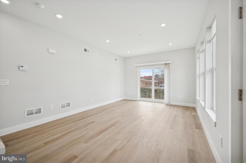 214 W CUMBERLAND STREET