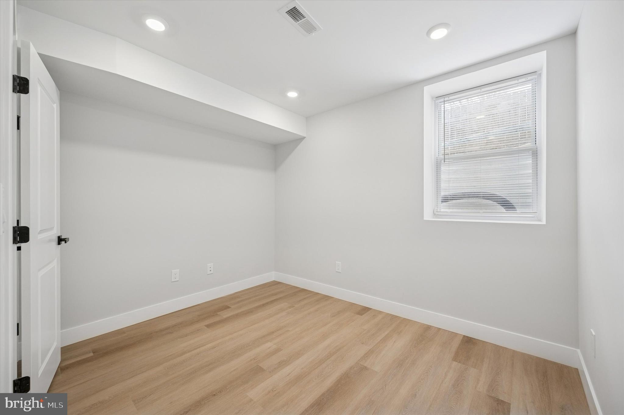 214 W CUMBERLAND STREET