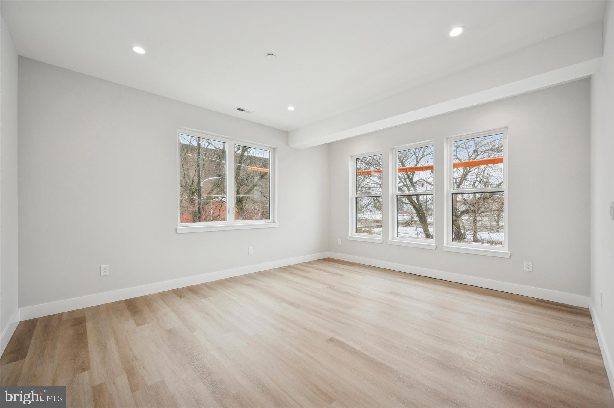 214 W CUMBERLAND STREET