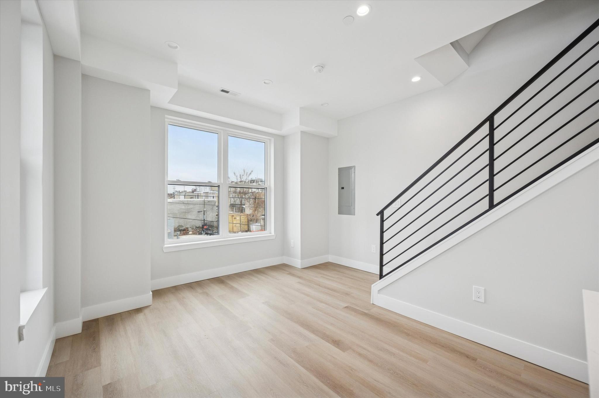 214 W CUMBERLAND STREET