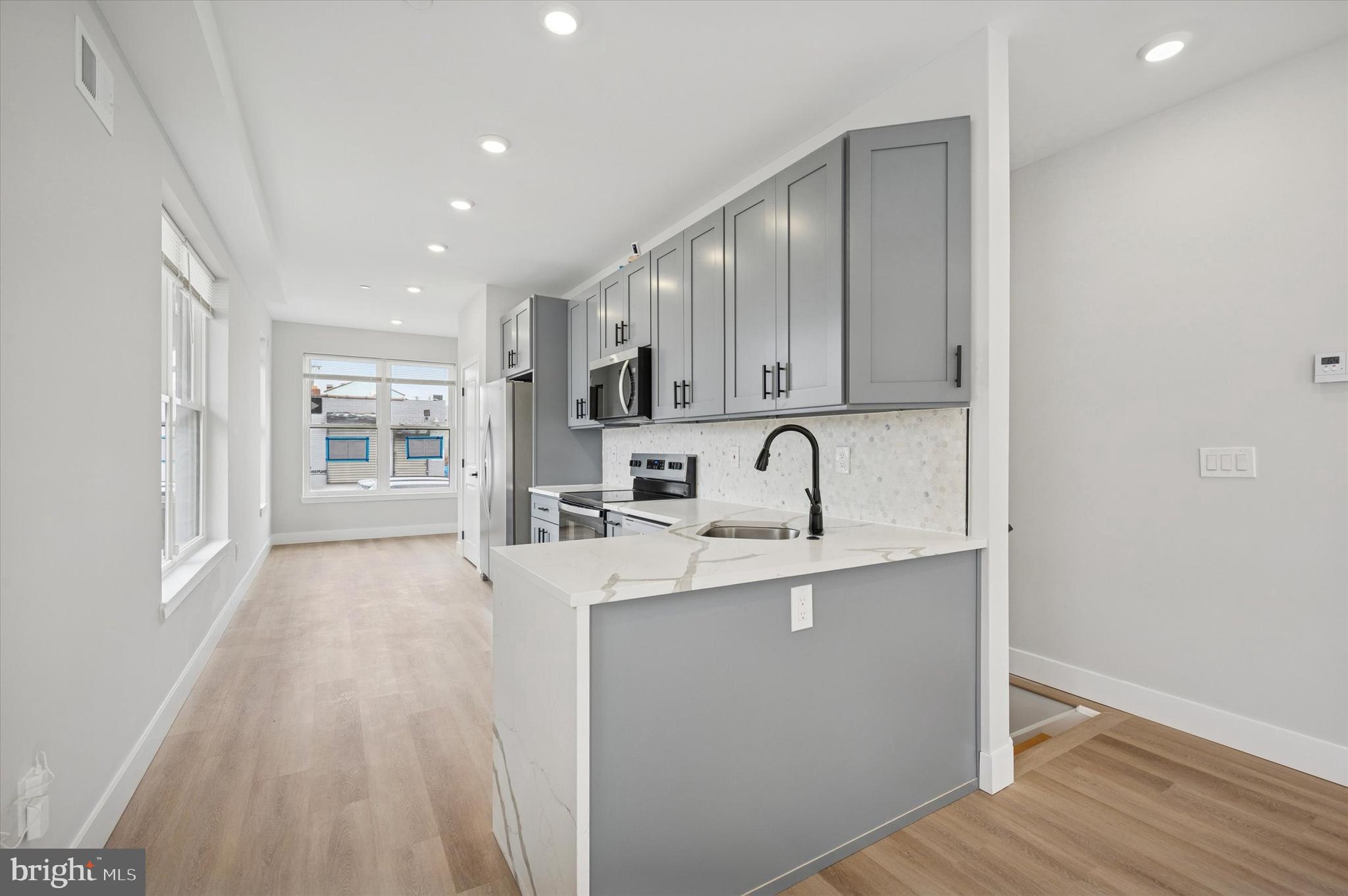 214 W CUMBERLAND STREET