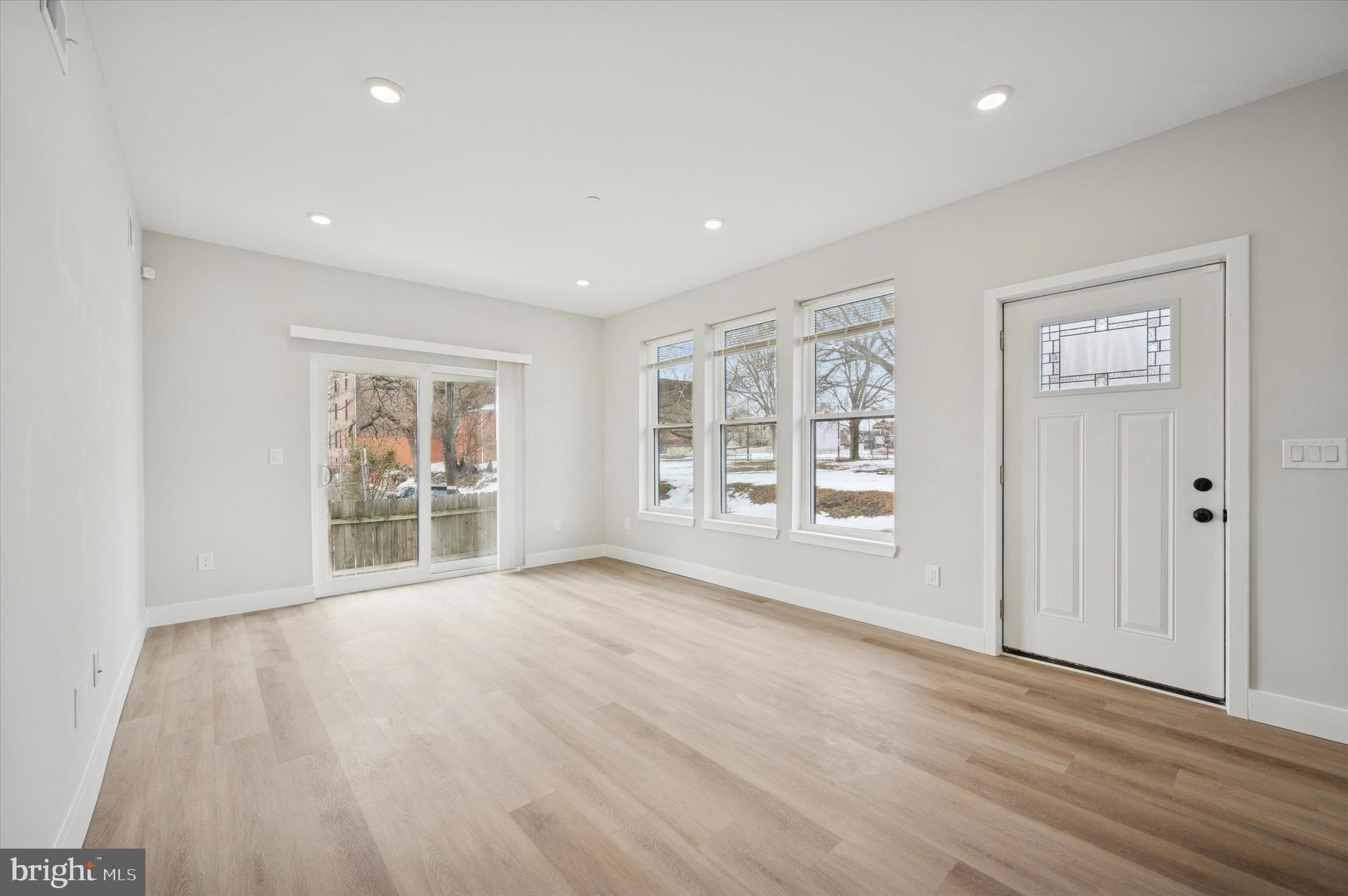 214 W CUMBERLAND STREET