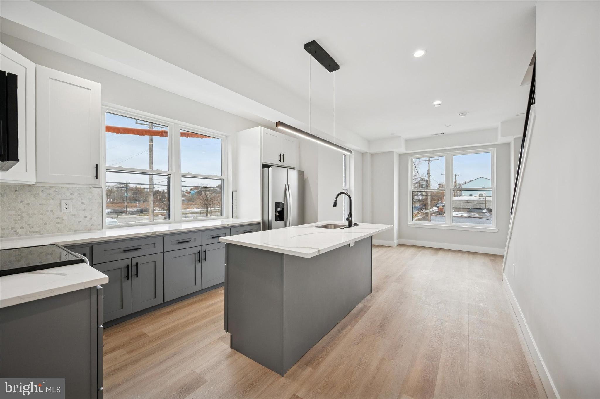 214 W CUMBERLAND STREET