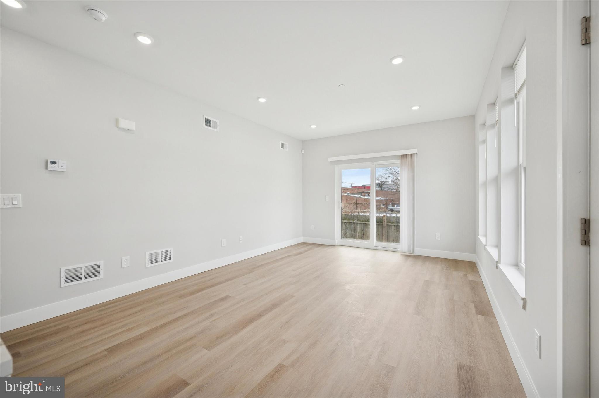 214 W CUMBERLAND STREET