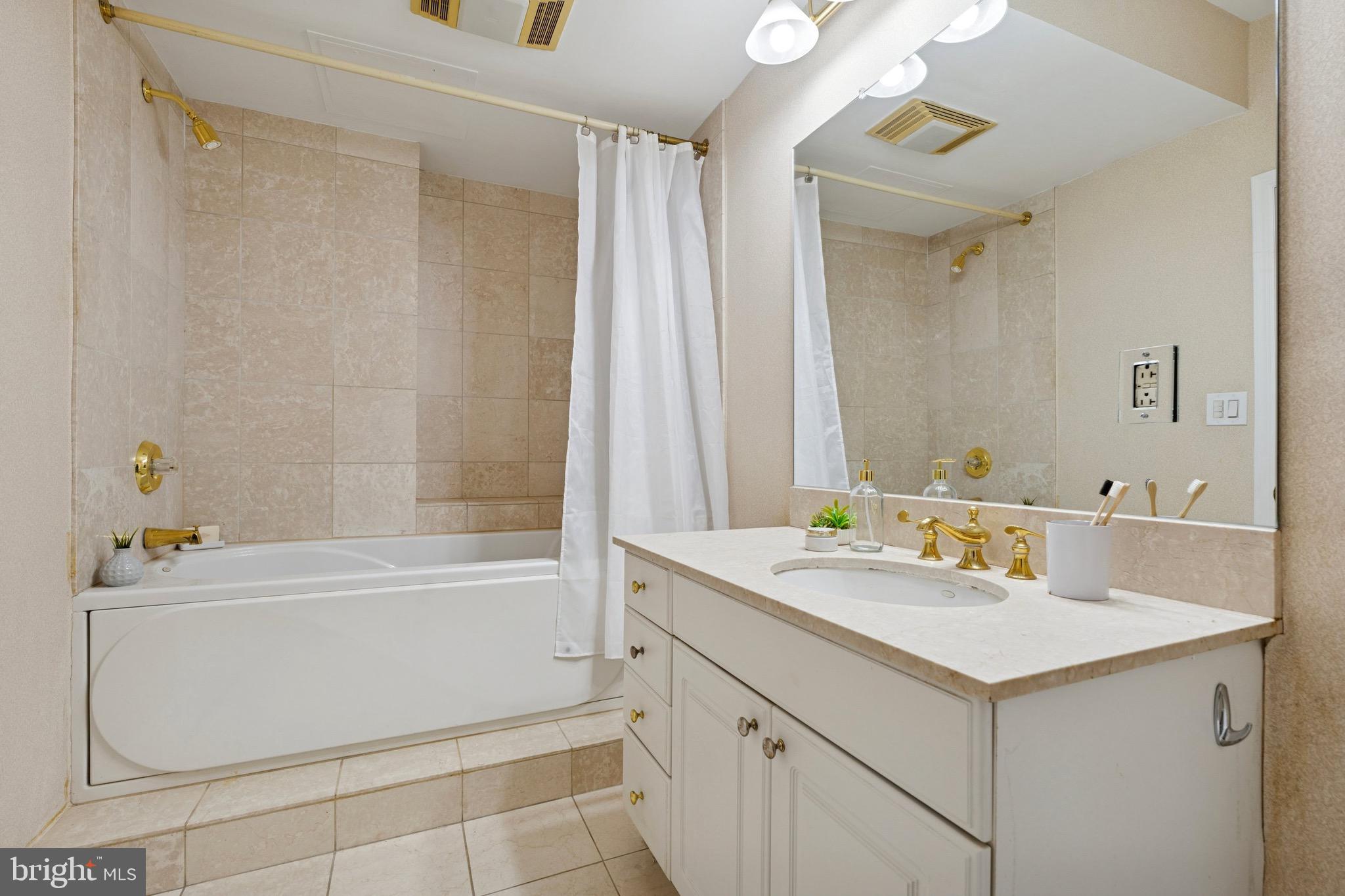 1512 SPRUCE STREET 2504