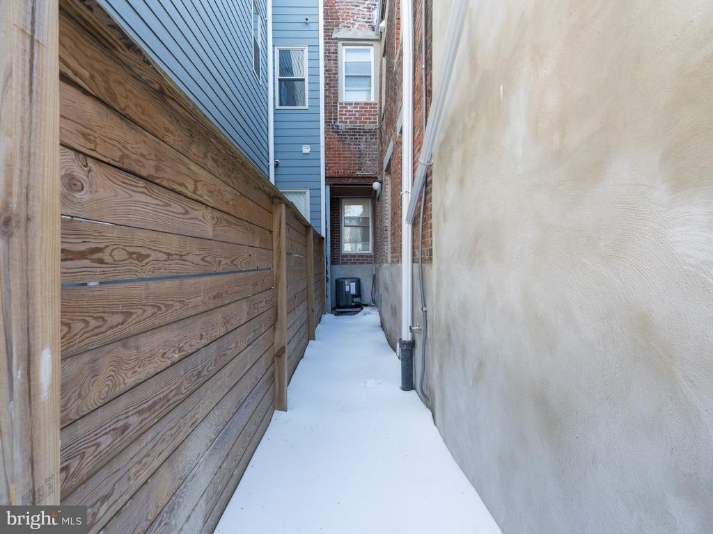 1809 WYLIE STREET 1