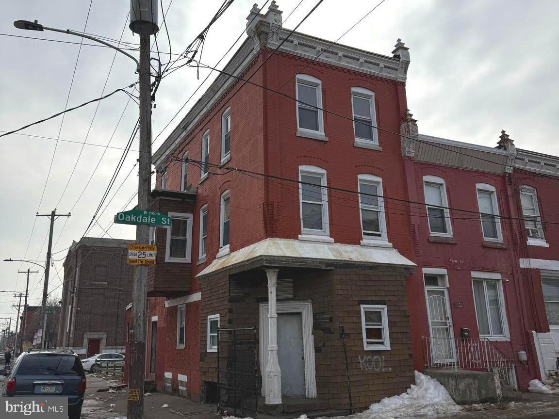 1500 W OAKDALE STREET