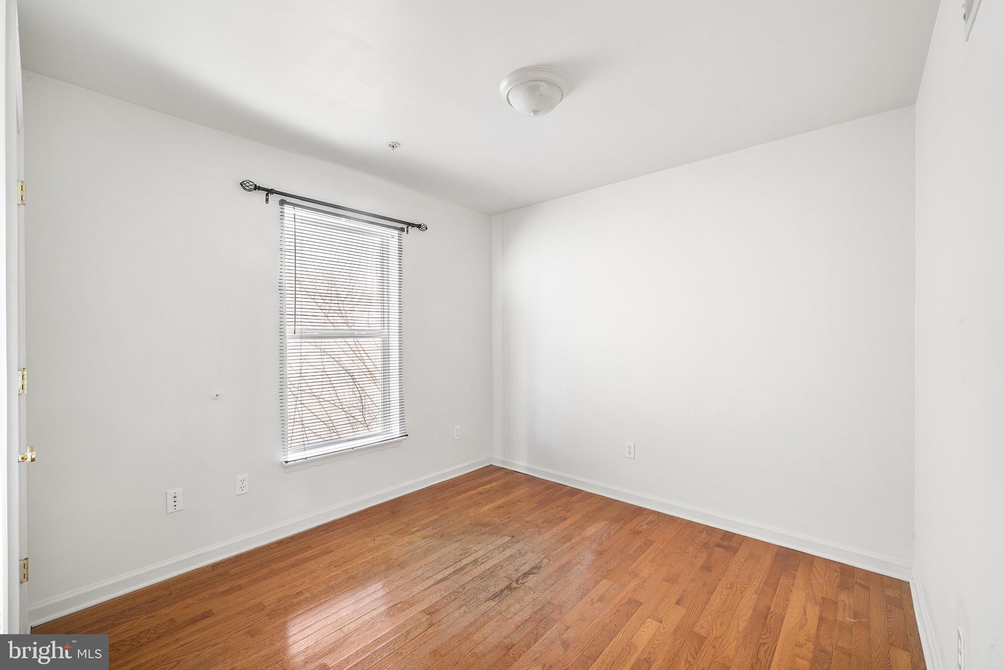 1737 W MONTGOMERY AVENUE