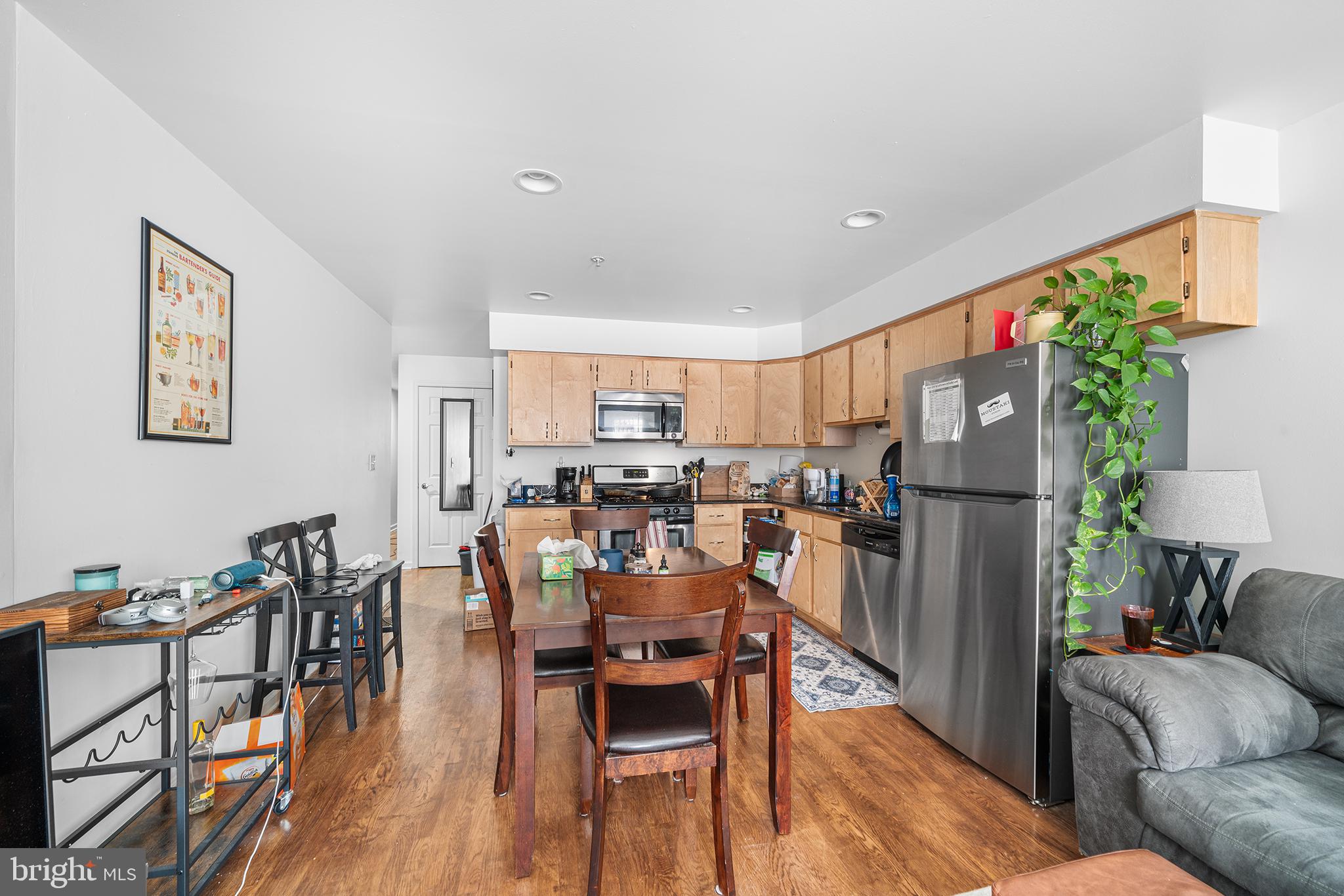 1737 W MONTGOMERY AVENUE