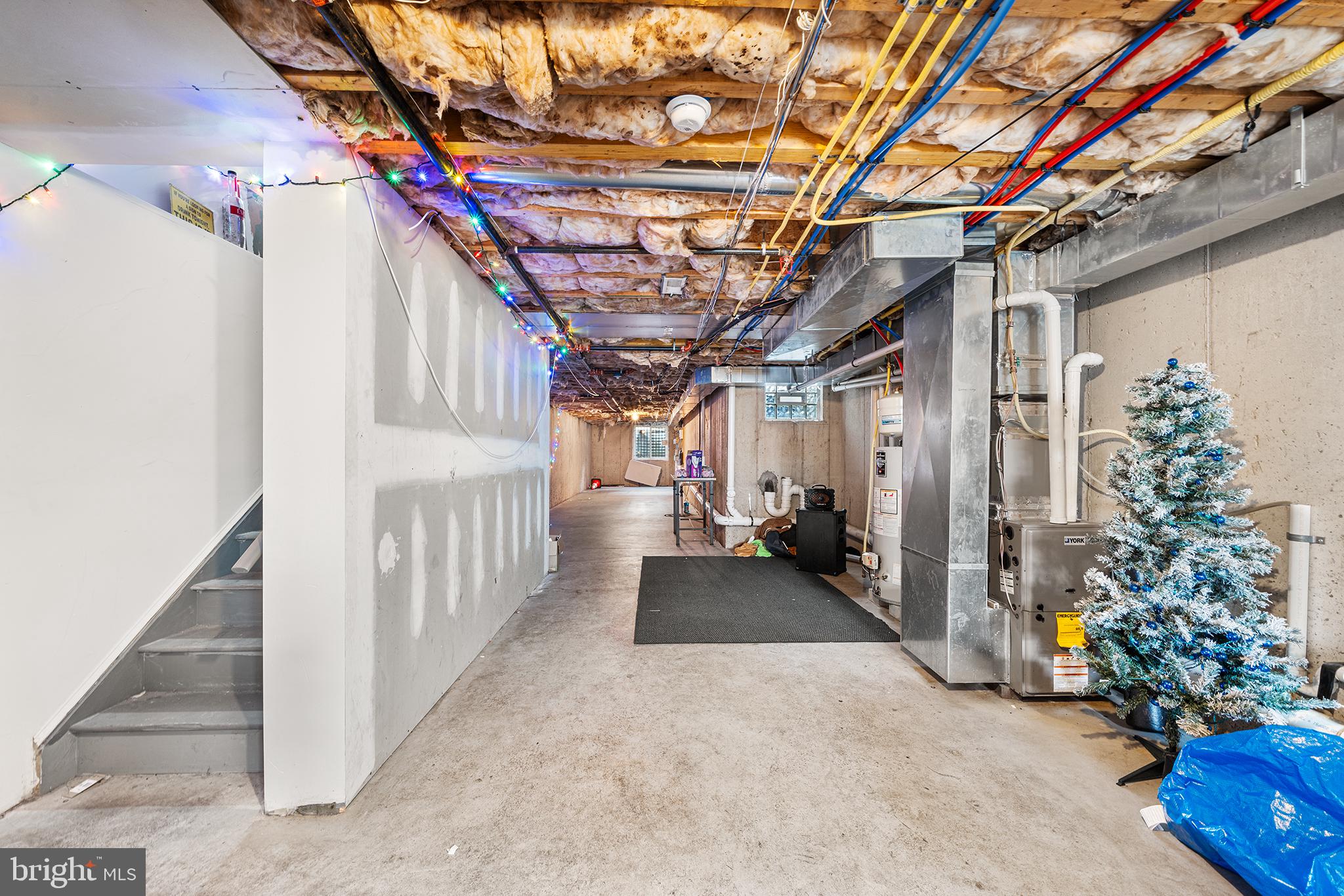 1737 W MONTGOMERY AVENUE