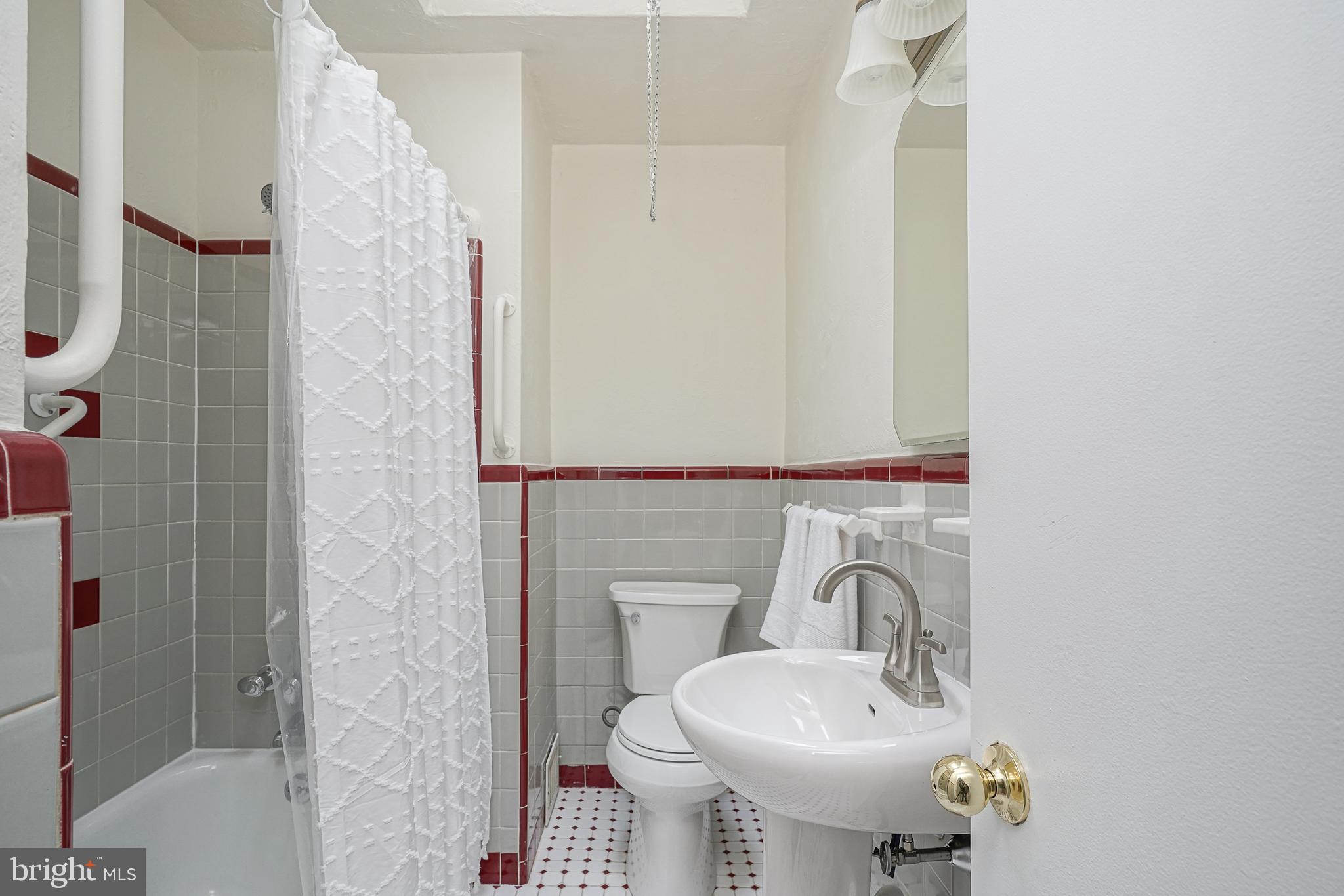 2829 S DARIEN STREET